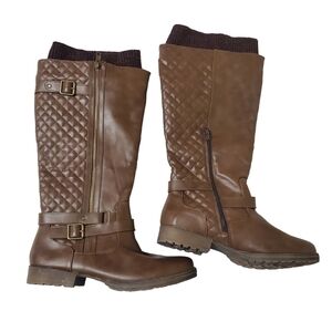 Shoedazzle Finely quilted flat boots with sweater cuff. Size 11, Brown